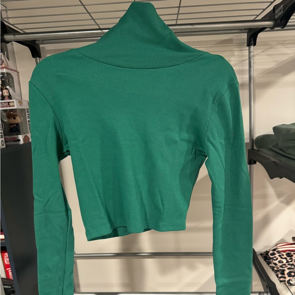 Green Long sleeve high neck crop top